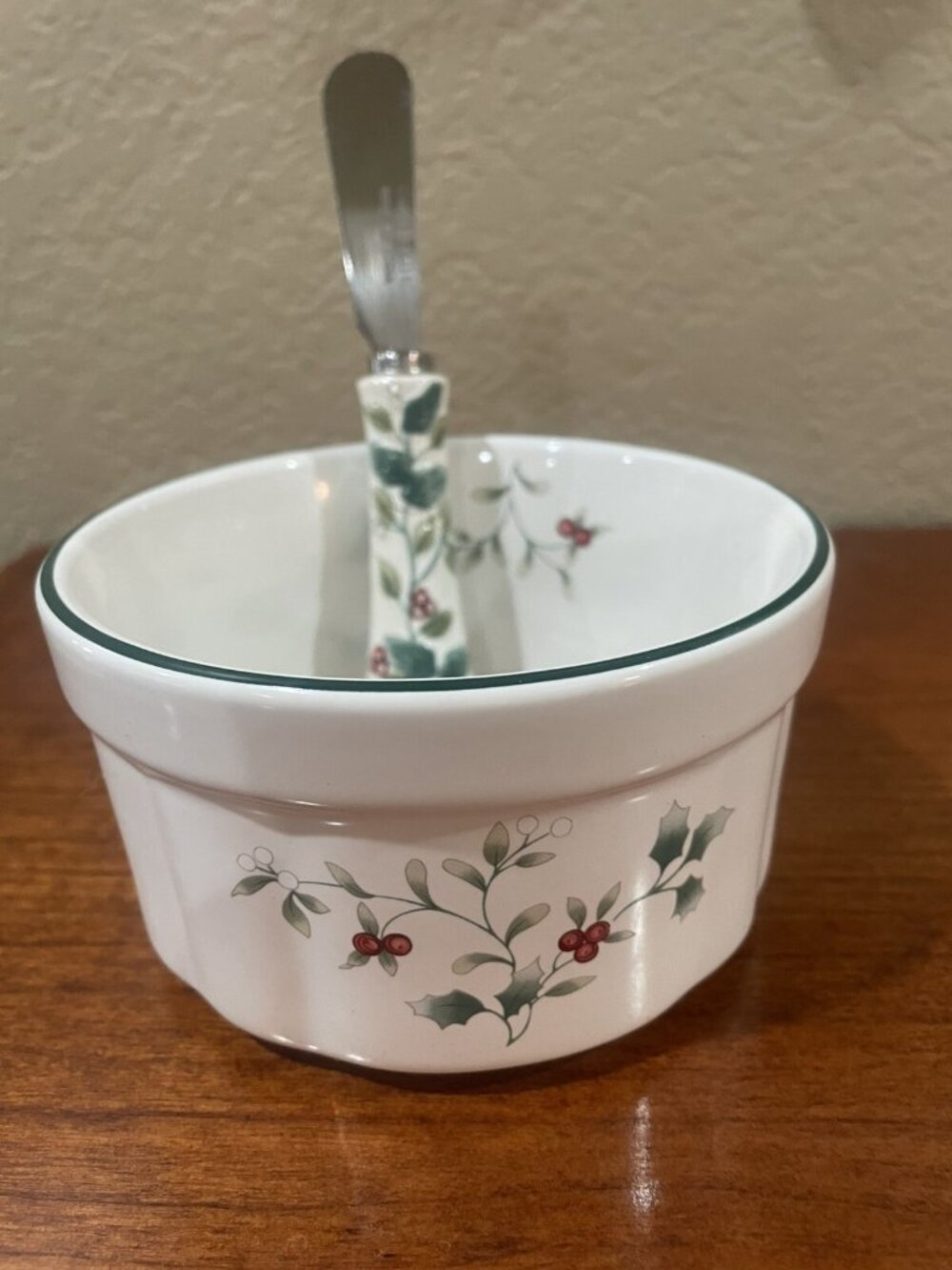 Pfaltzgraff WINTERBERRY Dip Bowl & Free Spreader